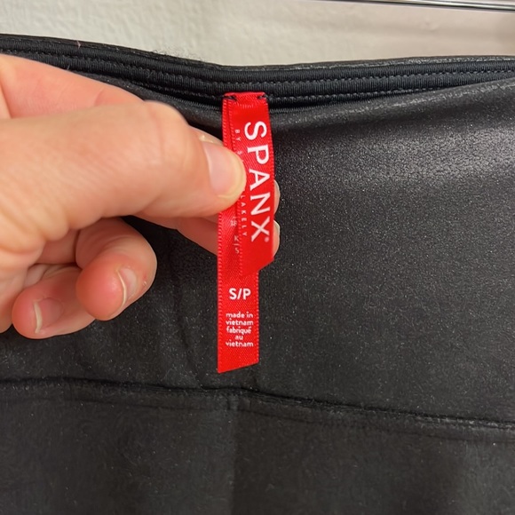 Spanx Faux Leather Leggings NWOT - Picture 4 of 6